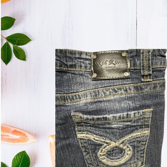 Red Rivet Embellished Pockets Slim Fit Jeans - Picture 6 of 6